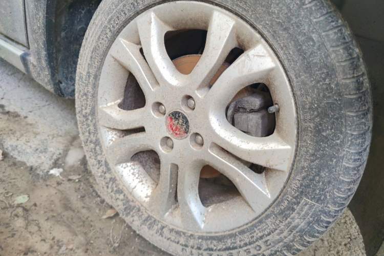 Used FORTHING Joyear 2012 XL 1.5L Manual Luxury Model Right Front Wheel Hub
