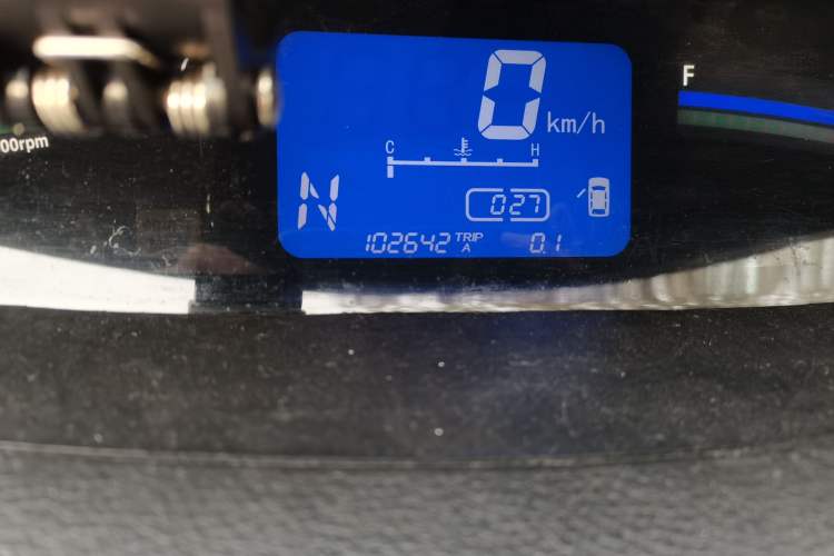 Used FORTHING Joyear 2012 LV 1.5L AMT Luxury Version Odometer Close Up