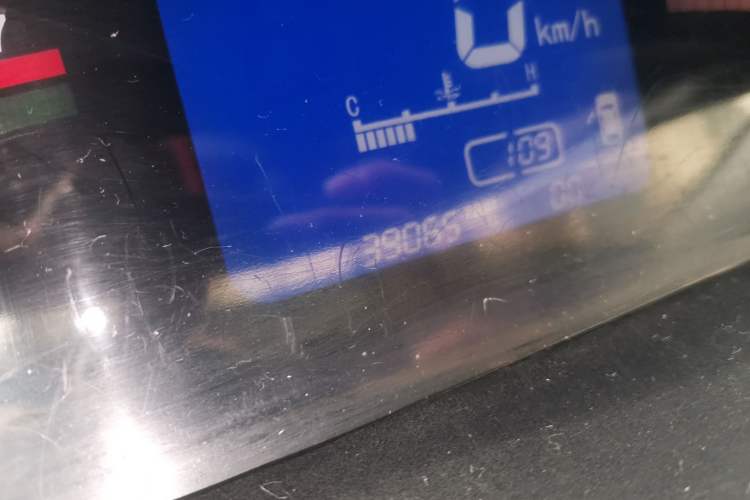 Used FORTHING Joyear 2012 LV 1.5L Manual Luxury Edition Odometer Close Up