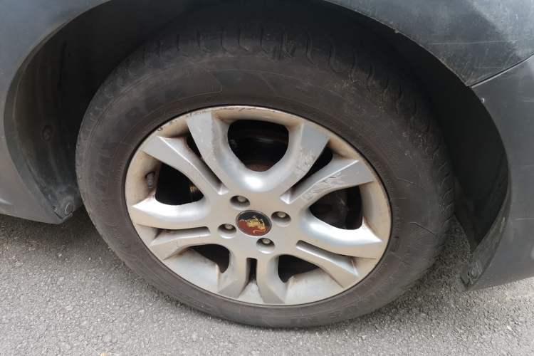 Used FORTHING Joyear 2012 LV 1.5L Manual Luxury Edition Right Front Wheel Hub