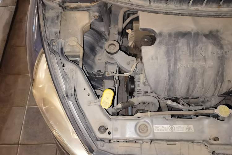 Used FORTHING Joyear 2012 LV 1.5L Manual Luxury Model Engine Bay Right