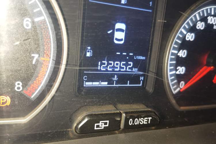 Used FORTHING Joyear 2012 LV 1.5L Manual Luxury Model Odometer Close Up