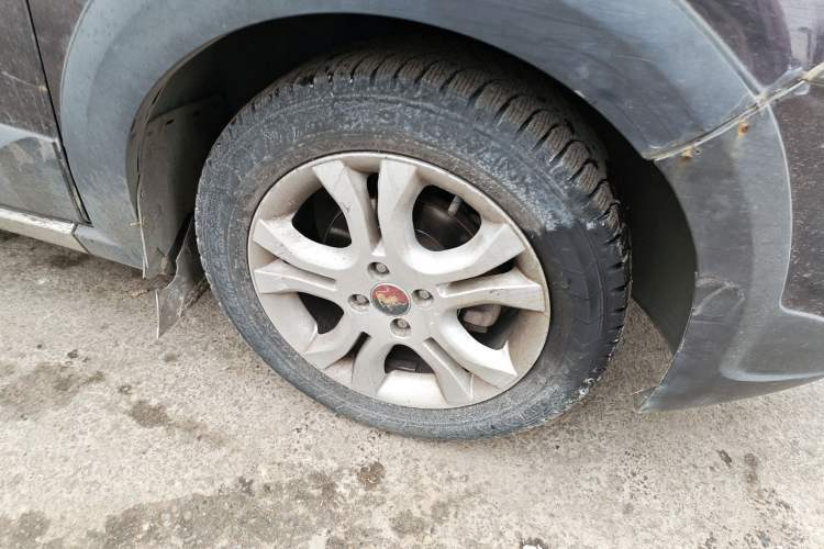 Used FORTHING Joyear 2012 LV 1.5L Manual Luxury Edition Right Front Wheel Hub