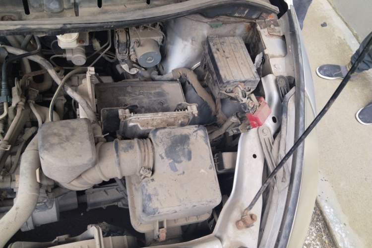 Used FORTHING Joyear 2012 LV 1.5L AMT Luxury Version Engine Bay Left