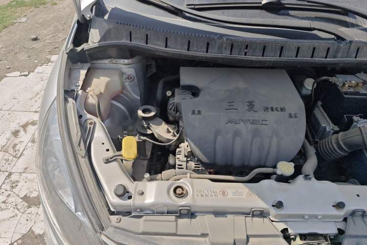 Used FORTHING Joyear 2012 LV 1.5L AMT Luxury Version Engine Bay Right