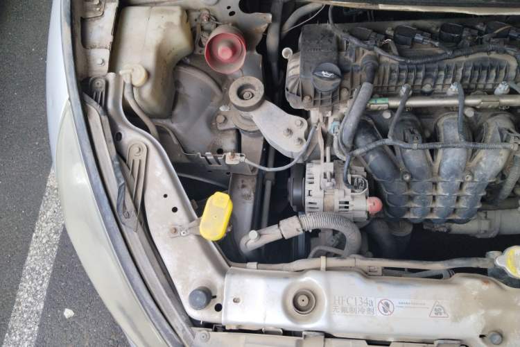 Used FORTHING Joyear 2012 LV 1.5L AMT Luxury Version Engine Bay Right