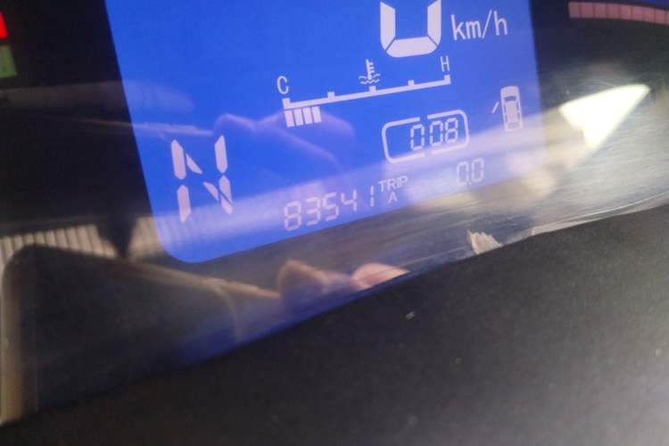 Used FORTHING Joyear 2012 LV 1.5L AMT Luxury Version Odometer Close Up