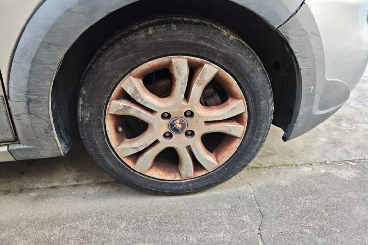 Used FORTHING Joyear 2012 LV 1.5L Manual Luxury Edition Right Front Wheel Hub