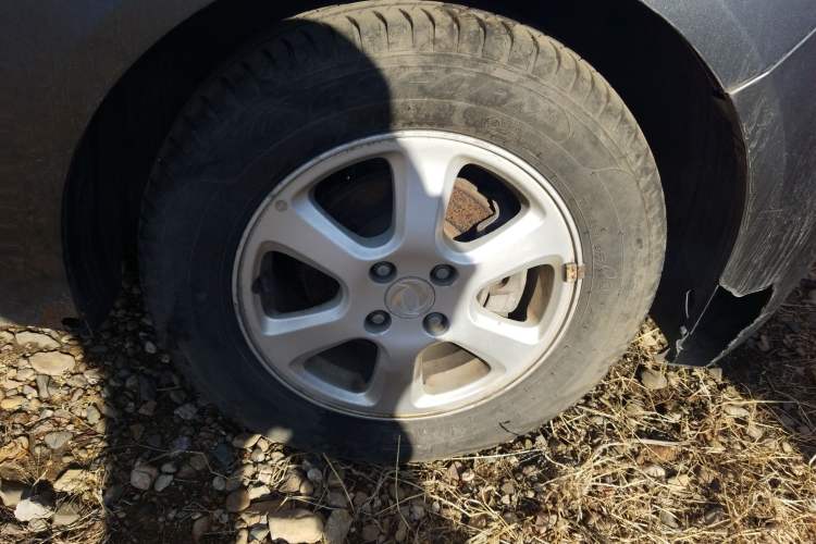 Used FORTHING Joyear 2012 XL 1.5L Manual Comfort Model Right Front Wheel Hub