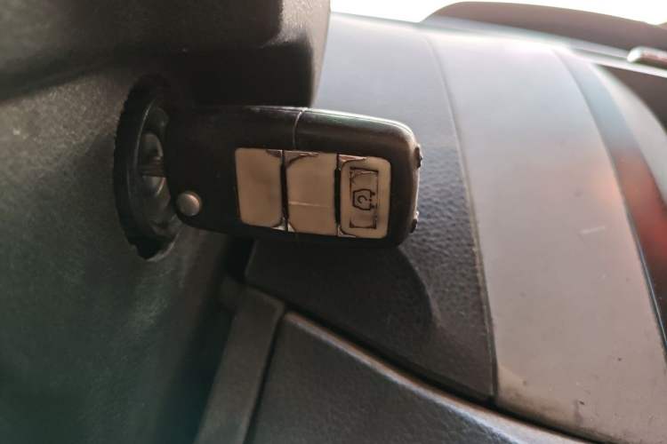 Used FORTHING Joyear 2012 LV 1.5L Manual Luxury Edition Vehicle Key