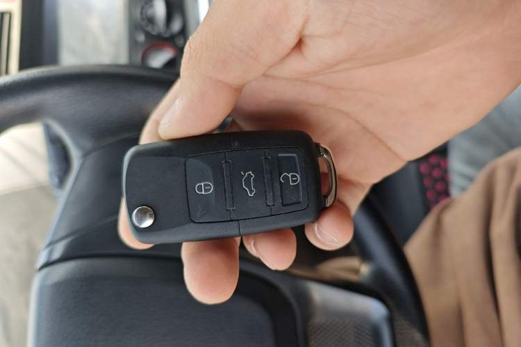Used FORTHING Joyear 2012 LV 1.5L AMT Luxury Version Vehicle Key