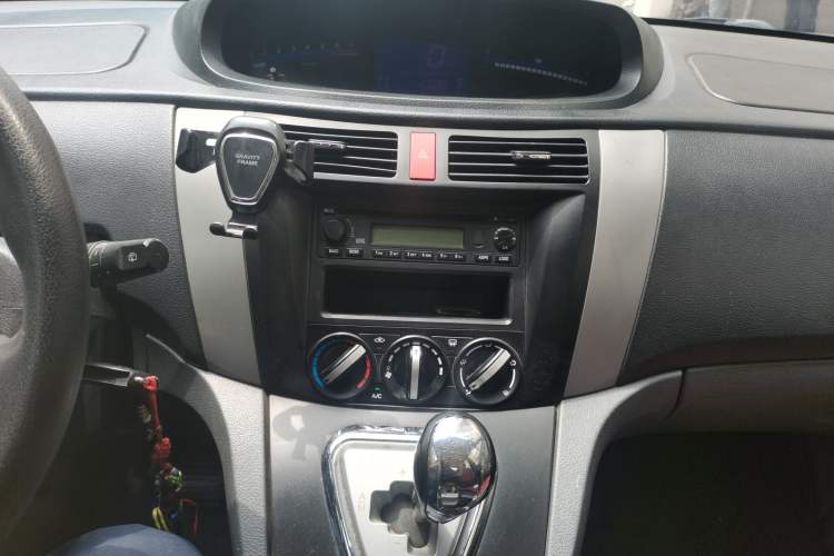 Used FORTHING Joyear 2012 LV 1.5L AMT Luxury Version Audio And AC Panel