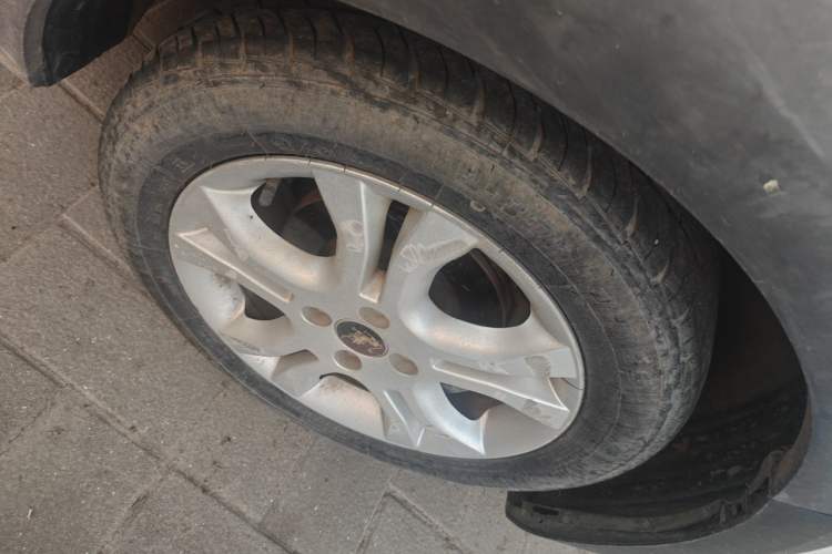 Used FORTHING Joyear 2012 XL 1.5L Manual Luxury Model Right Front Wheel Hub