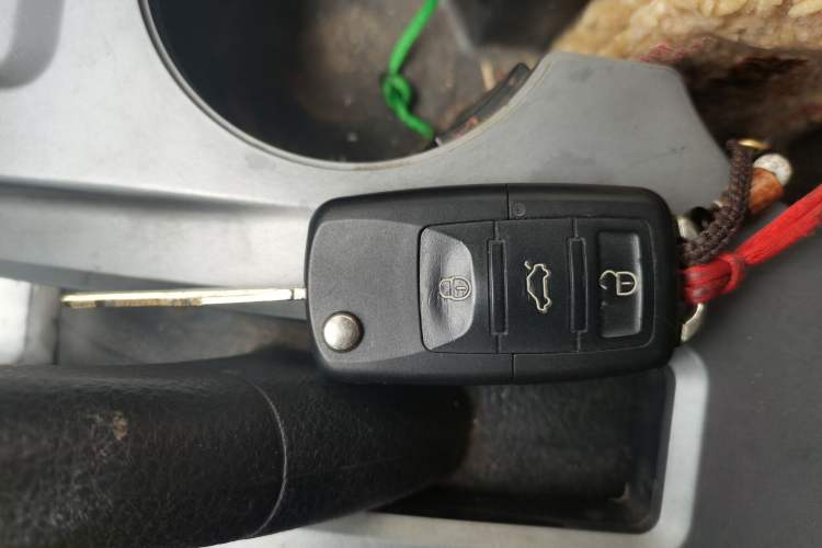 Used FORTHING Joyear 2012 LV 1.5L AMT Luxury Version Vehicle Key