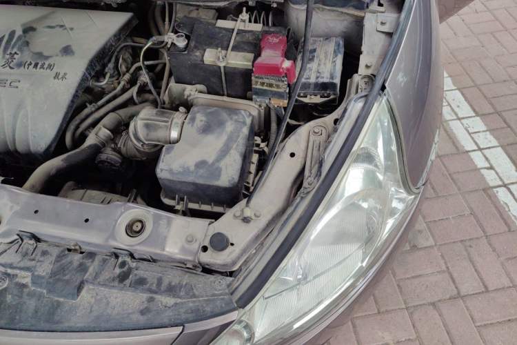 Used FORTHING Joyear 2012 LV 1.5L AMT Luxury Version Engine Bay Left