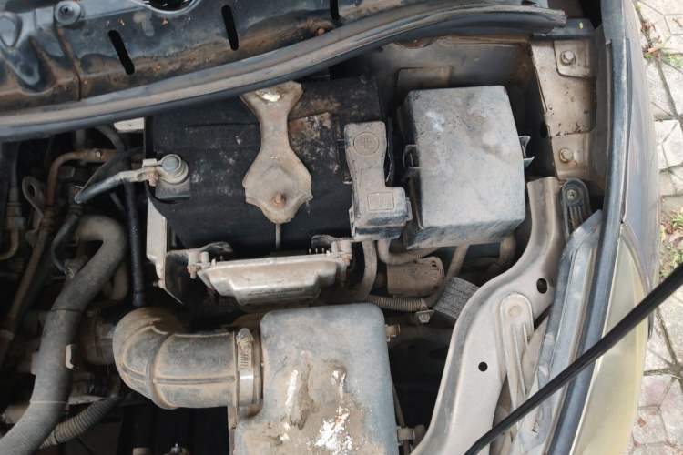 Used FORTHING Joyear 2012 LV 1.5L AMT Luxury Version Engine Bay Left