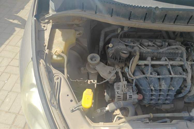 Used FORTHING Joyear 2012 LV 1.5L Manual Luxury Edition Engine Bay Right