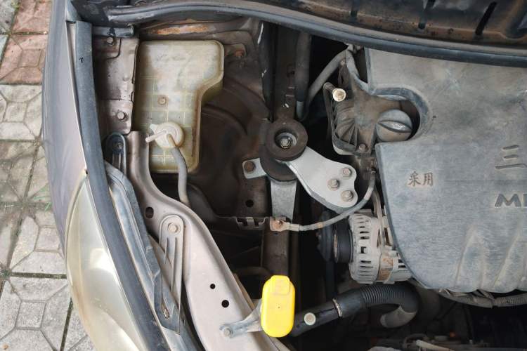 Used FORTHING Joyear 2012 LV 1.5L AMT Luxury Version Engine Bay Right