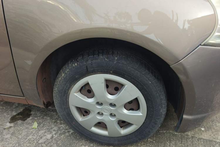 Used FORTHING Joyear 2012 XL 1.5L Manual Comfort Model Right Front Wheel Hub