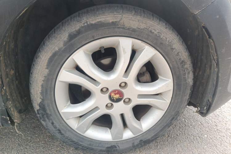 Used FORTHING Joyear 2012 XL 1.5L Manual Luxury Model Right Front Wheel Hub