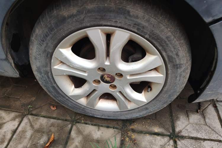 Used FORTHING Joyear 2012 LV 1.5L AMT Luxury Version Right Front Wheel Hub