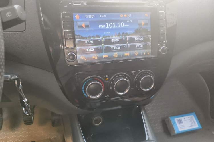 Used FORTHING Joyear 2014 LV 1.5L Manual Luxury Model China IV Standard Audio And AC Panel