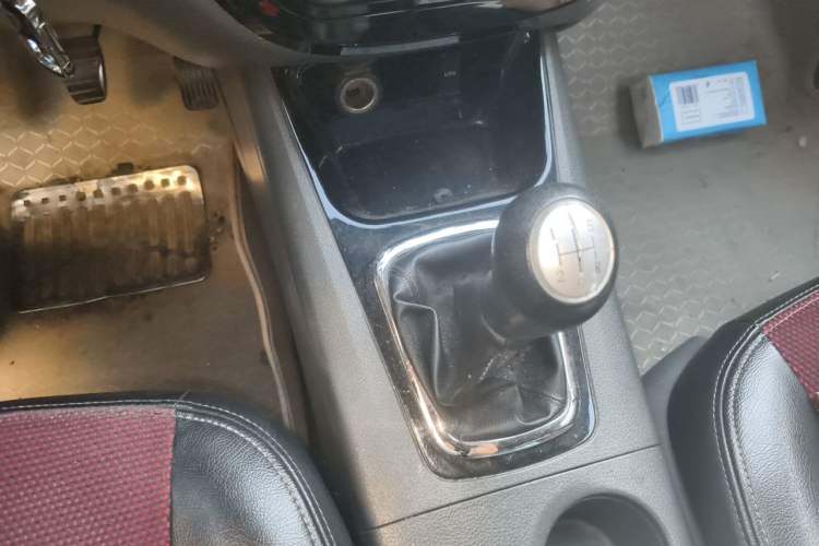 Used FORTHING Joyear 2014 LV 1.5L Manual Luxury Model China IV Standard Gear Lever