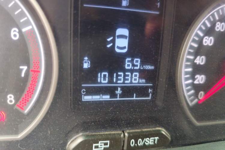 Used FORTHING Joyear 2014 LV 1.5L Manual Luxury Model China V Standard Odometer Close Up