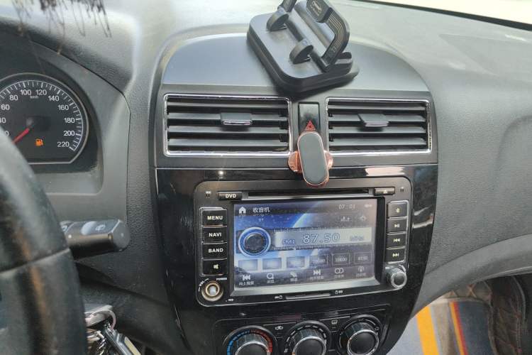 Used FORTHING Joyear 2014 LV Facelift 1.5L AMT Luxury Model Audio And AC Panel