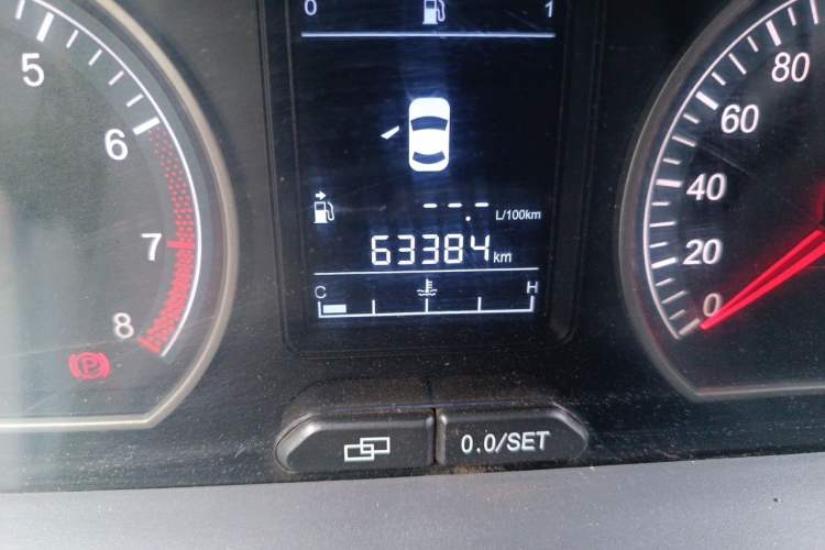 Used FORTHING Joyear 2014 LV Facelift 1.5L Manual Luxury Model Odometer Close Up