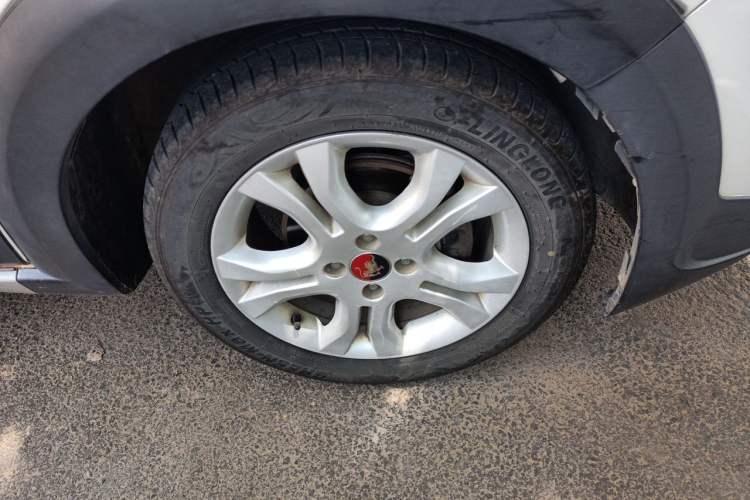 Used FORTHING Joyear 2014 LV Facelift 1.5L Manual Luxury Model Right Front Wheel Hub