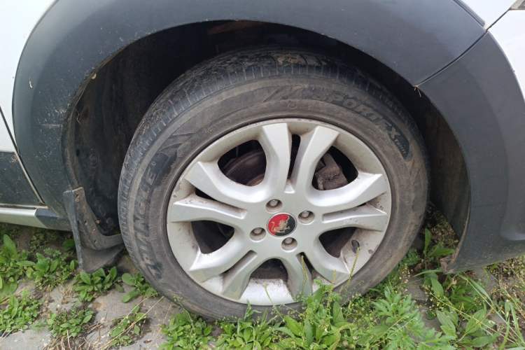 Used FORTHING Joyear 2014 LV Facelift 1.5L Manual Luxury Model Right Front Wheel Hub
