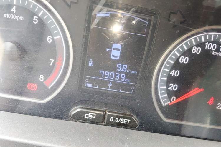 Used FORTHING Joyear 2014 LV Facelift 1.5L Manual Luxury Model Odometer Close Up