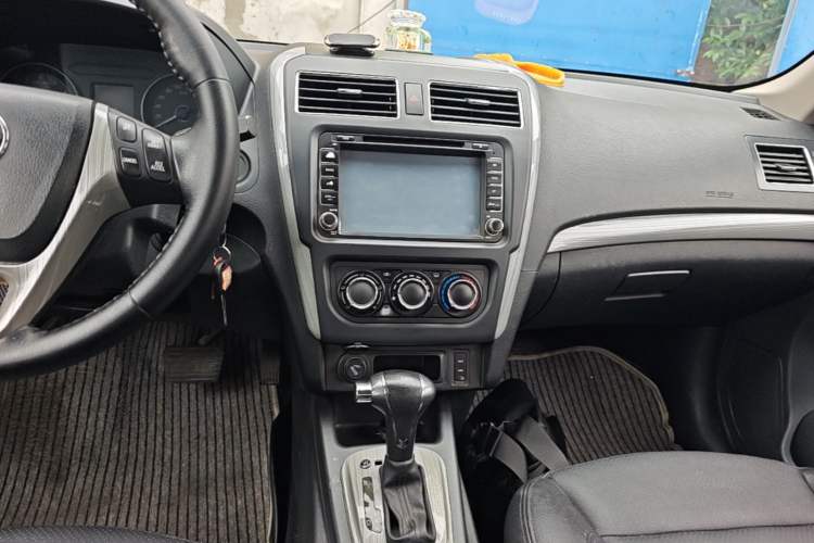 Used FORTHING Joyear S50 2014 1.6L CVT Luxury Model Audio And AC Panel