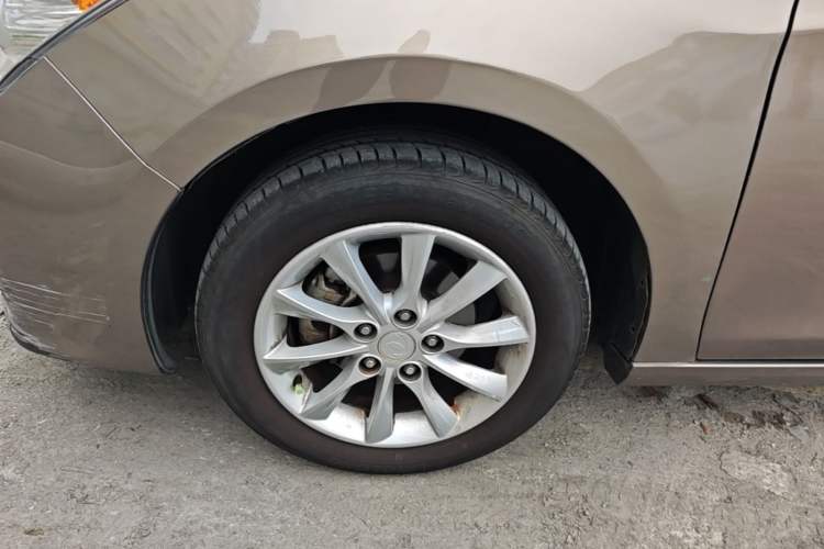 Used FORTHING Joyear S50 2014 1.6L CVT Luxury Model Left Front Wheel Hub