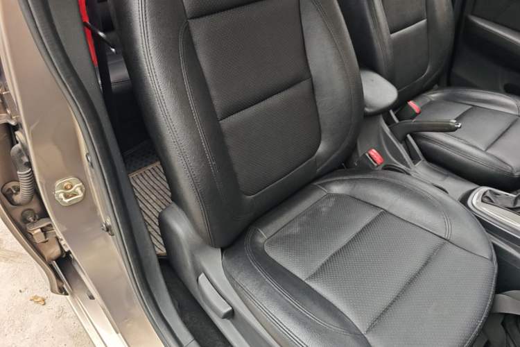 Used FORTHING Joyear S50 2014 1.6L CVT Luxury Model Right Front Seat