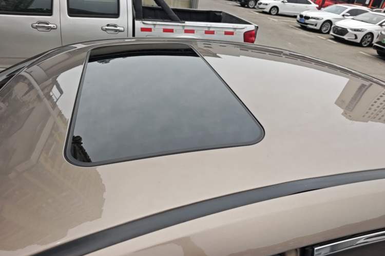 Used FORTHING Joyear S50 2014 1.6L CVT Luxury Model Roof