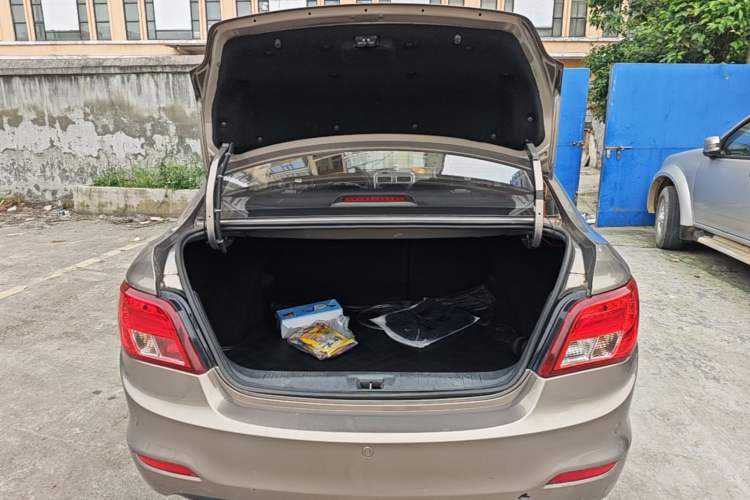 Used FORTHING Joyear S50 2014 1.6L CVT Luxury Model Trunk