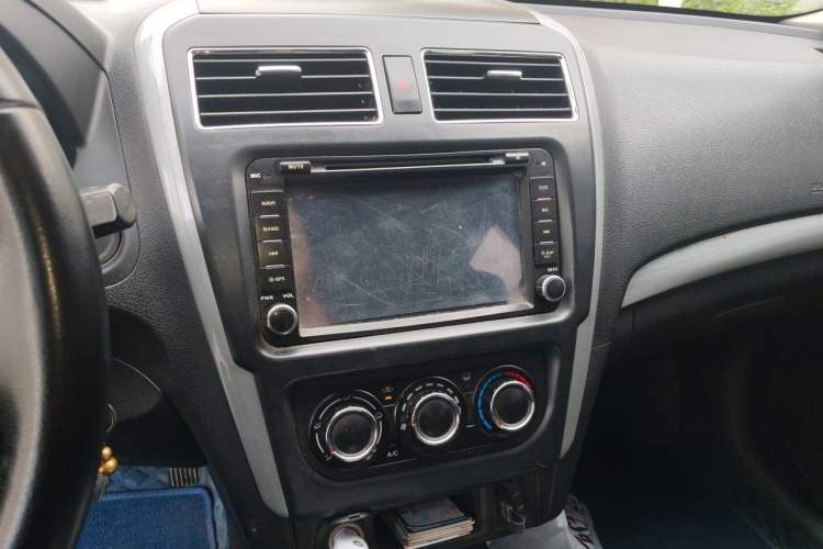 Used FORTHING Joyear S50 2014 1.6L CVT Luxury Model Audio And AC Panel