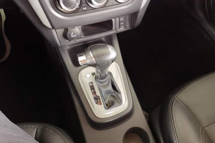 Used FORTHING Joyear S50 2014 1.6L CVT Luxury Model Gear Lever