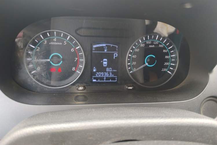 Used FORTHING Joyear S50 2014 1.6L CVT Luxury Model Odometer Close Up