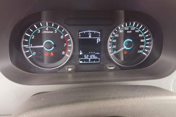 Used FORTHING Joyear S50 2014 1.6L CVT Luxury Model Odometer Close Up