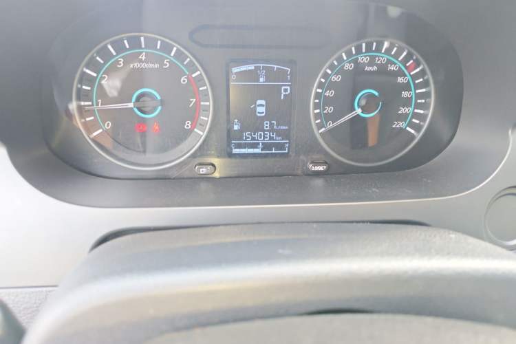 Used FORTHING Joyear S50 2014 1.6L CVT Luxury Model Odometer Close Up
