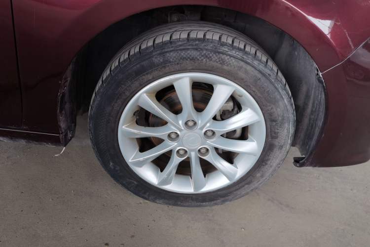 Used FORTHING Joyear S50 2014 1.6L CVT Luxury Model Right Front Wheel Hub