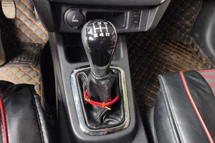 Used FORTHING Joyear S50 2014 1.5L Manual Luxury Edition Gear Lever