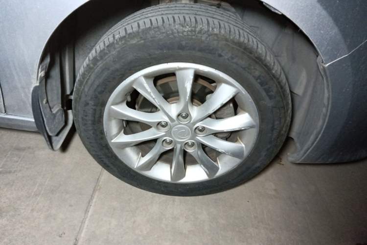 Used FORTHING Joyear S50 2014 1.5L Manual Luxury Model Right Front Wheel Hub