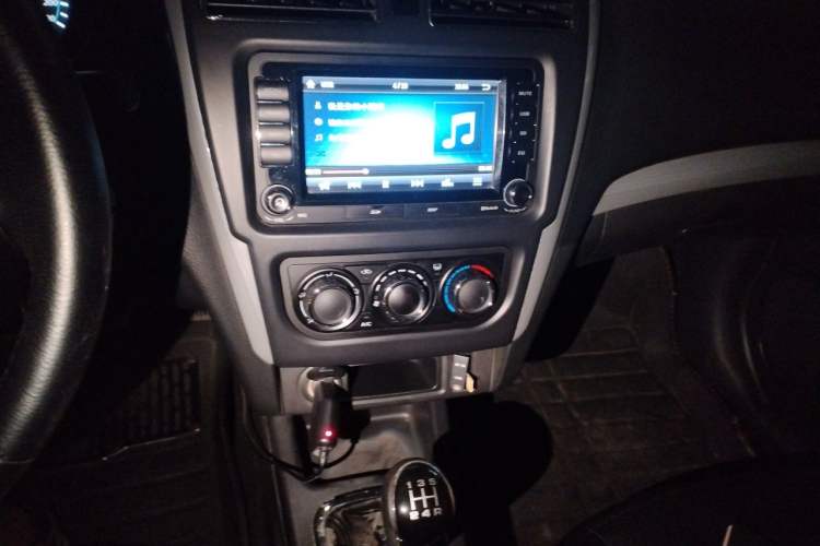 Used FORTHING Joyear S50 2014 1.5L Manual Luxury Edition Audio And AC Panel