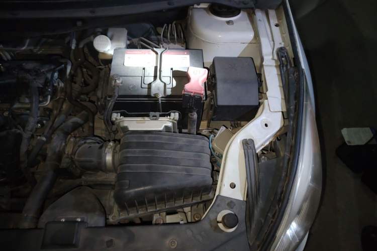 Used FORTHING Joyear S50 2014 1.6L CVT Luxury Model Engine Bay Left