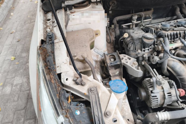 Used FORTHING Joyear S50 2014 1.6L CVT Luxury Model Engine Bay Right