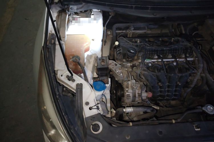 Used FORTHING Joyear S50 2014 1.6L CVT Luxury Model Engine Bay Right